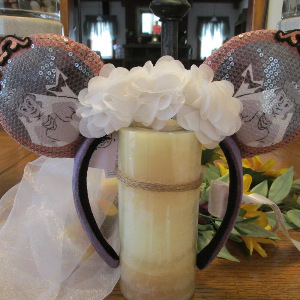 A768-NWT Disney Haunted Mansion Bride Minnie Ears Headband with Veil